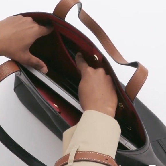 COACH Tote With Horse And Carriage Gold Chalk Vanilla Cream - Picture 4 of 8